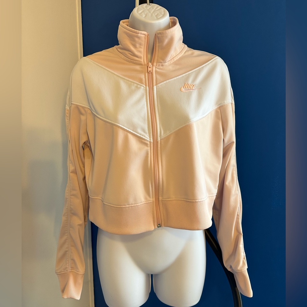 Women’s Nike crop zip up MEDIUM